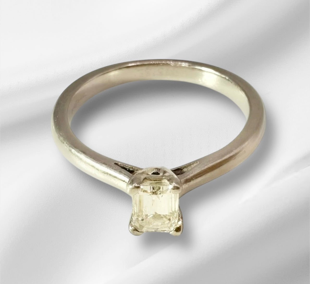 0.40 Carat Natural Emerald Cut Diamond Ring - Platinum - The Leo Diamond - Flamingo Gems
