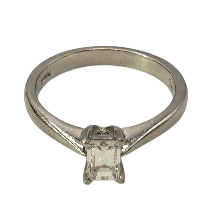 0.42 Carat VS1 Diamond Emerald Cut Diamond Ring in Platinum - WGI Certificate £2000 - Flamingo Gems