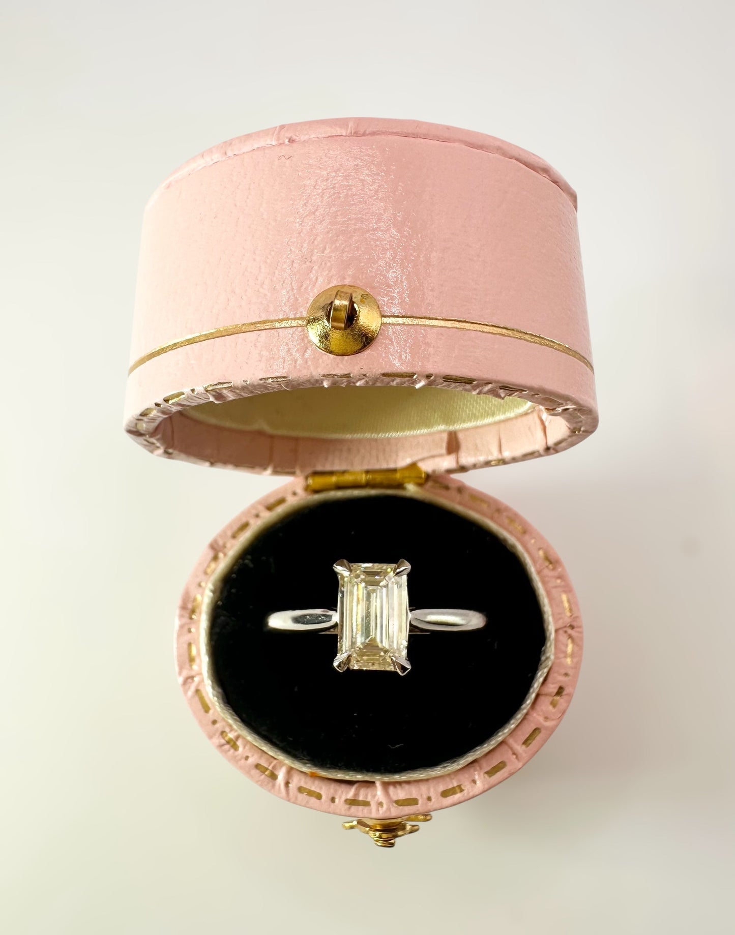 0.90 Ct Natural VVS2 Diamond Ring, GIA and WGI Certificate - £8,500 - Flamingo Gems