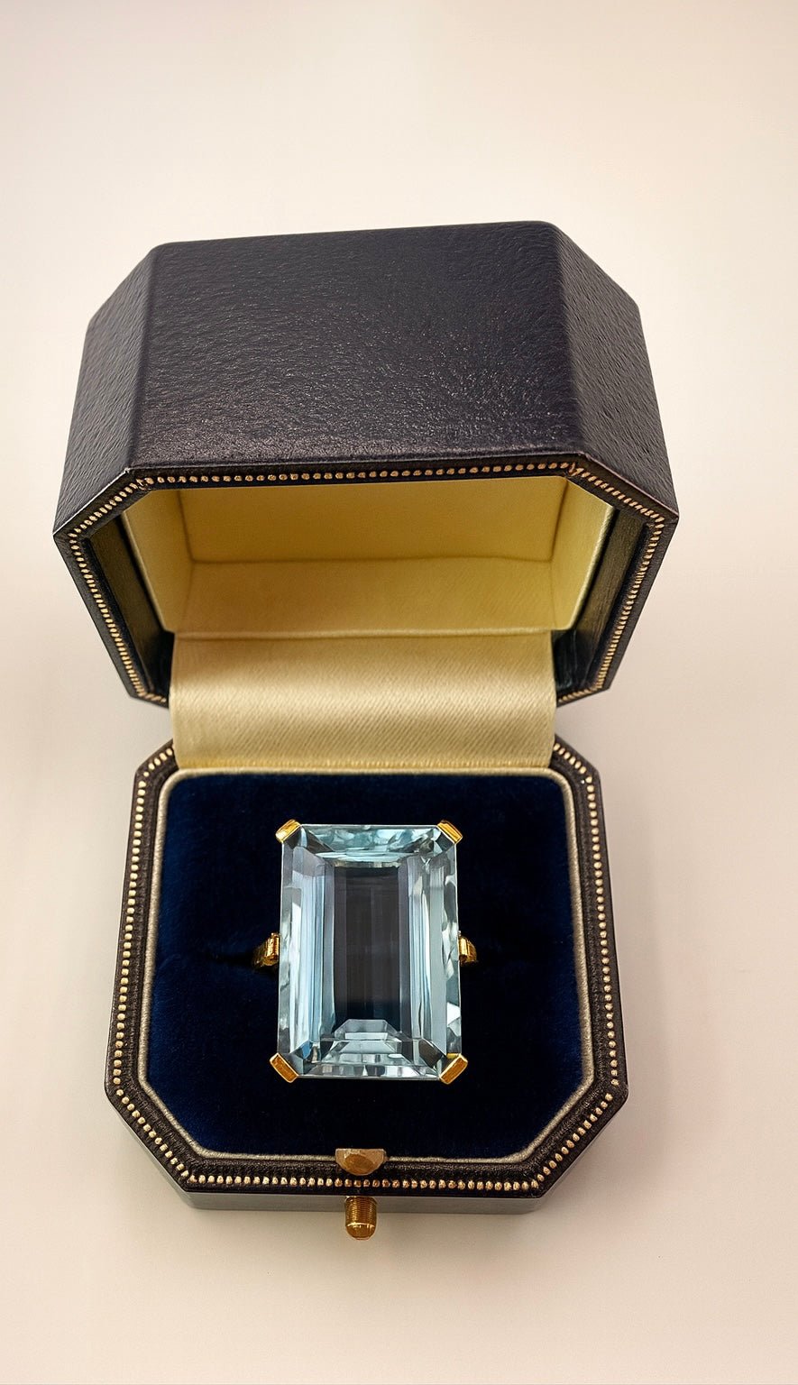22.70ct Natural Aquamarine in 18ct Gold - WGI Certificate £13,500 - Flamingo Gems
