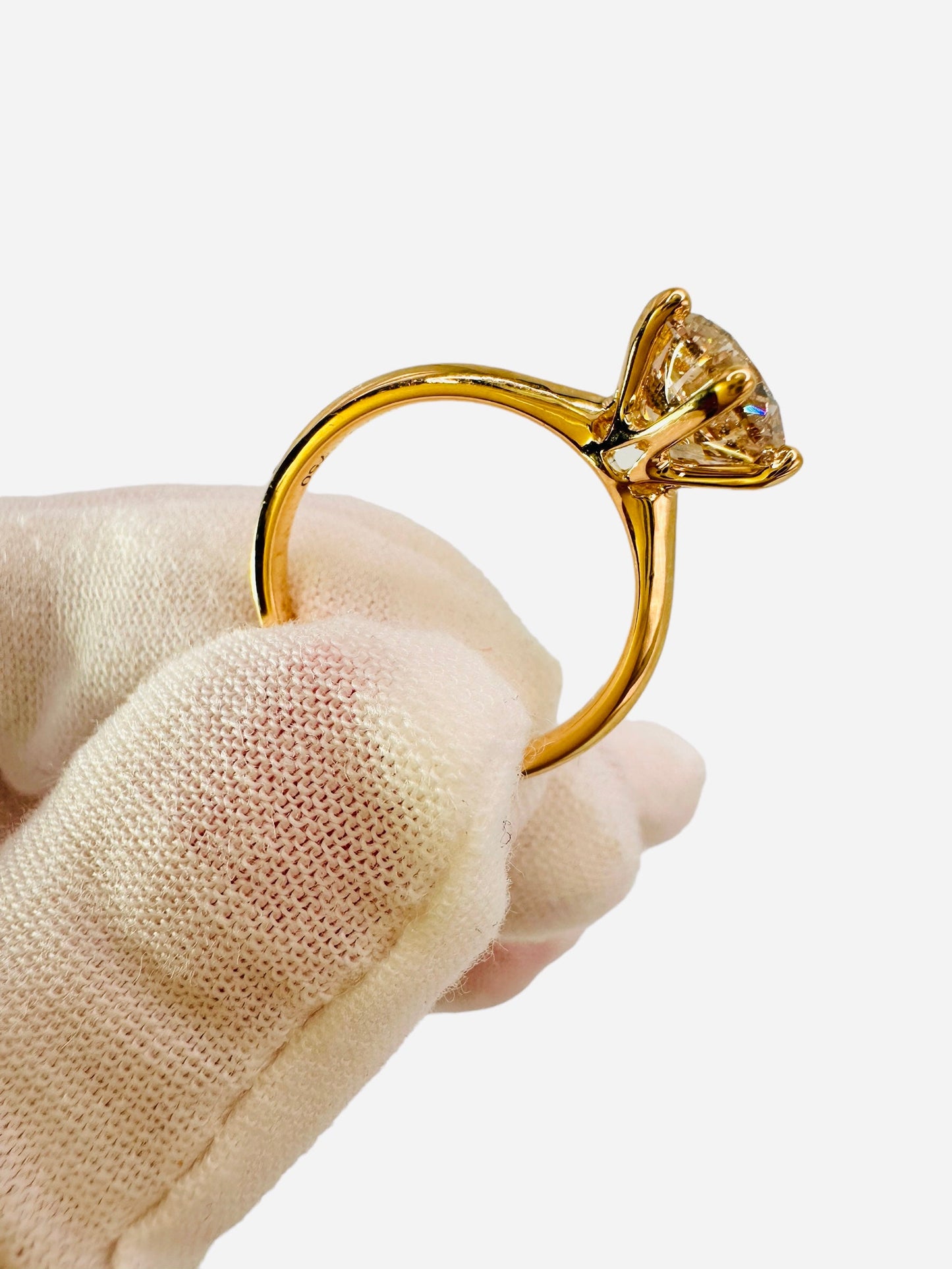 2.85 Carat Champagne Diamond Solitaire, 18 Ct Yellow Gold - WGI Valuation 15,000 - Flamingo Gems