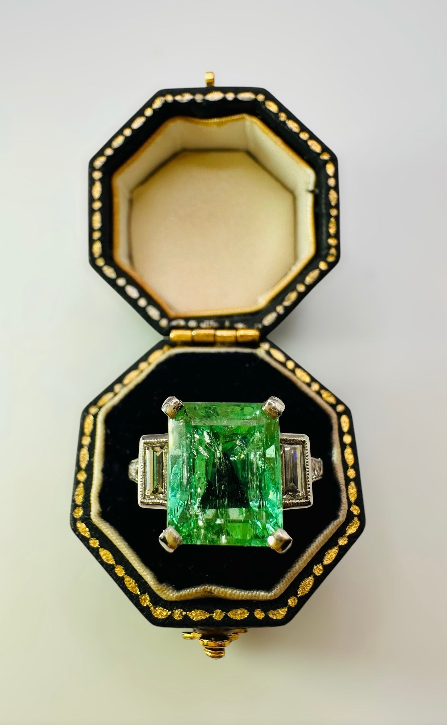 4.40 Ct Colombian Emerald, 0.50 Ct Natural Diamond Ring Platinum - WGI Valuation £20,000 - Flamingo Gems