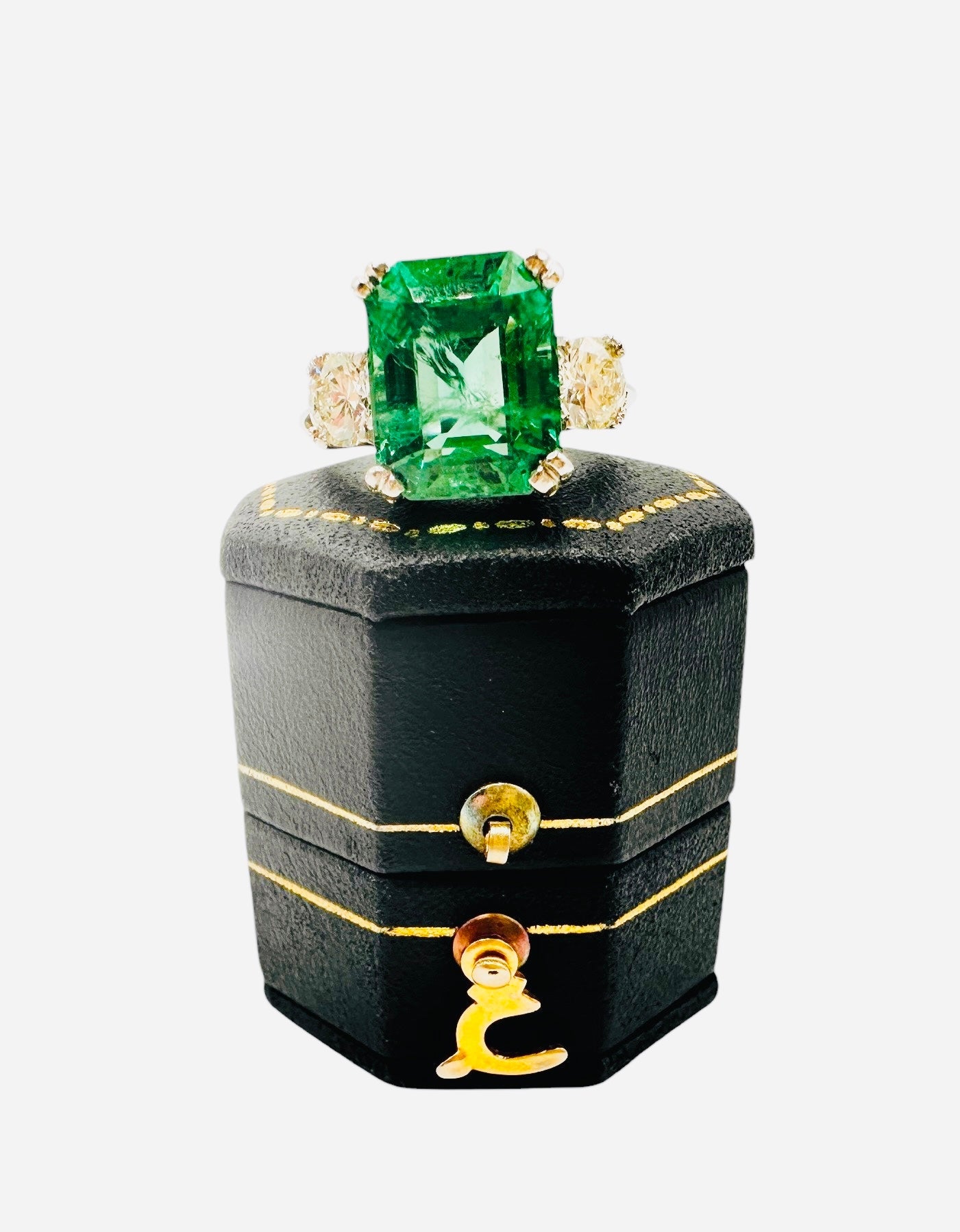 5.50 Ct Emerald, 0.80 Ct Diamond Ring 18K White Gold - WGI Valuation £20,000 - Flamingo Gems