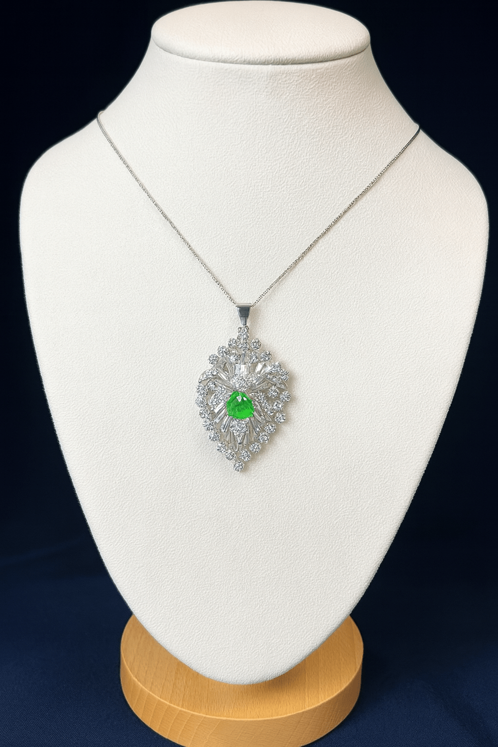 6 Ct Natural Diamond, 1.20 Ct Natural Emerald, 18k White Gold Pendant with Chain - WGI Certificate £24,600 - Flamingo Gems