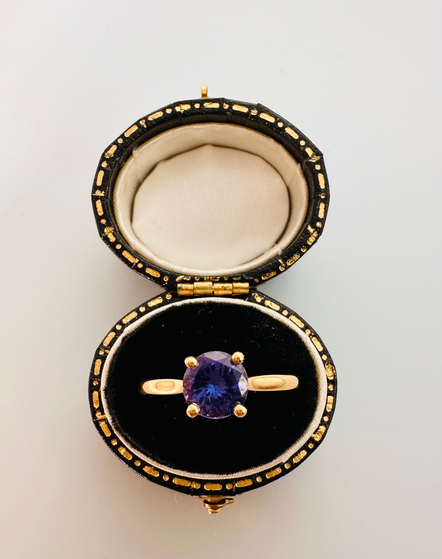 1.17 Ct AAAA Tanzanite Ring in 18 Ct White Gold - WGI Certified £3,700