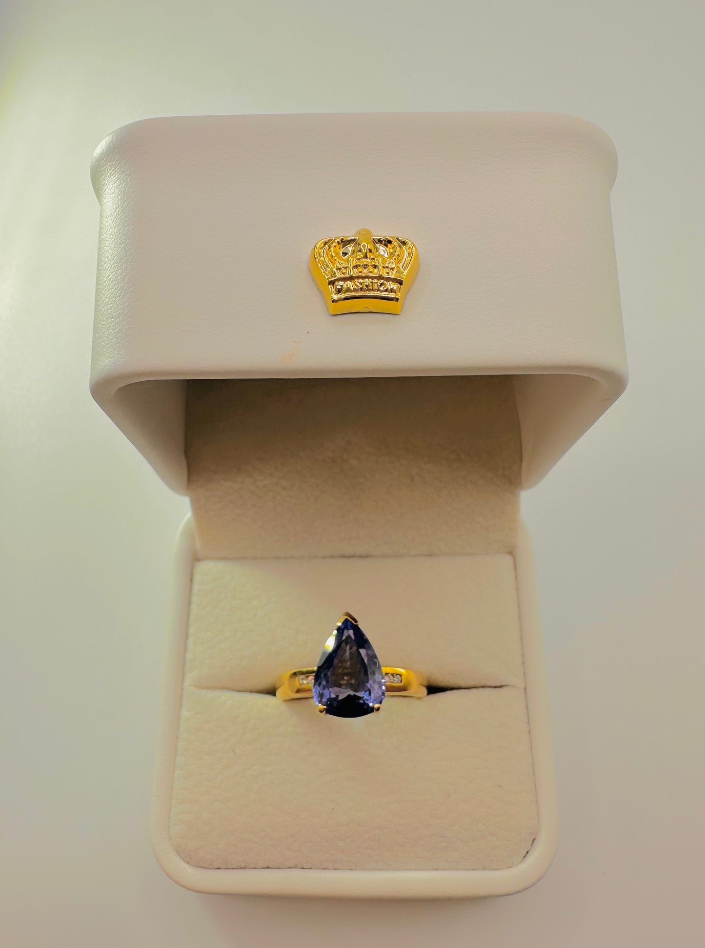3.10 Carat Natural Pear Shaped AAAA Tanzanite and Diamond Ring- 18K Yellow Gold - WGI Certificate £7,800