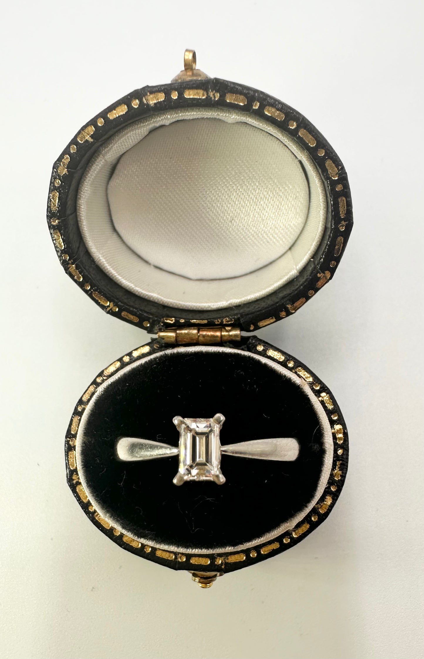 0.42 Carat VS1 Diamond Emerald Cut Diamond Ring in Platinum - WGI Certificate £2000