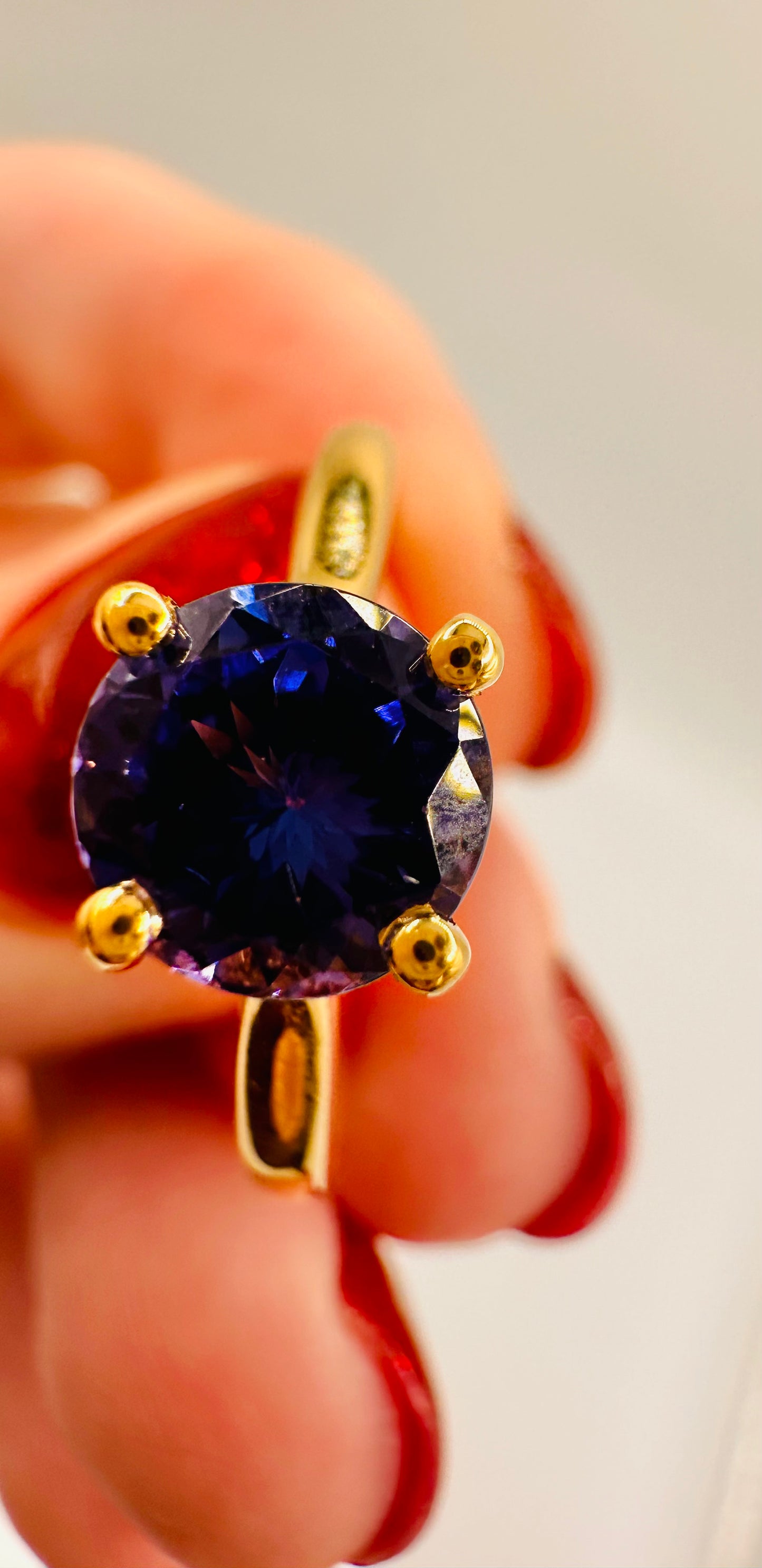 1.17 Ct AAAA Tanzanite Ring in 18 Ct White Gold - WGI Certified £3,700