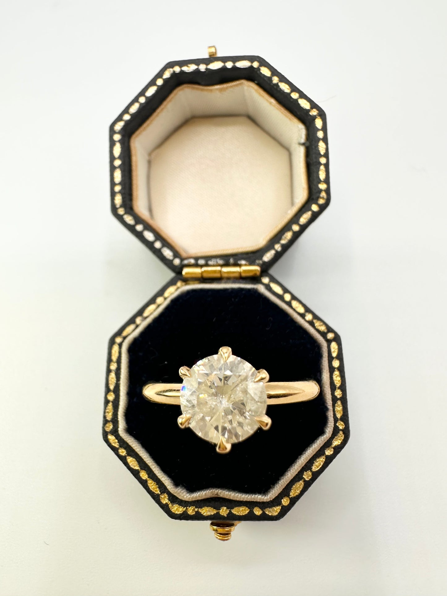 1.54 Carat Diamond Ring crafted in 18 Carat Yellow Gold - WGI Certificate £14,800