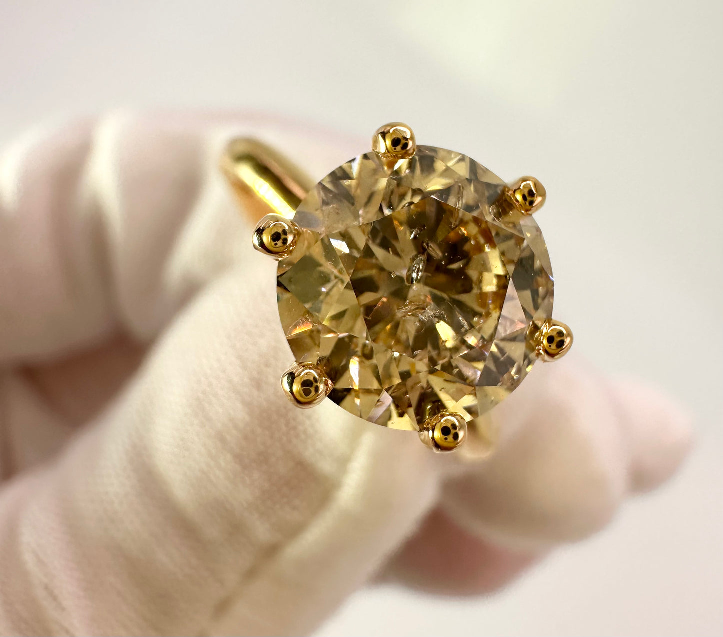 2.85 Carat Champagne Diamond Solitaire, 18 Ct Yellow Gold - WGI Valuation 15,000