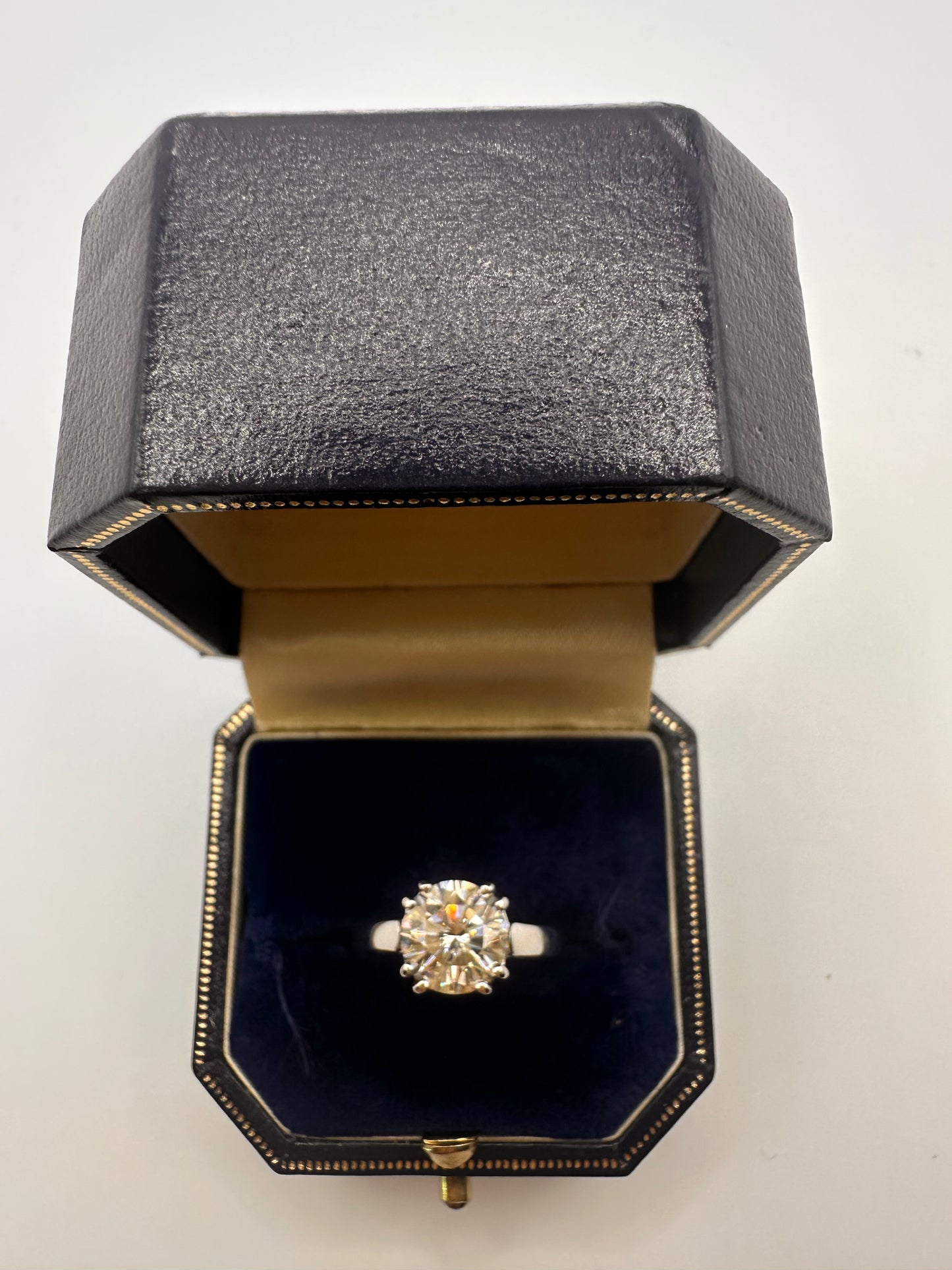 2.35 Ct Natural Diamond Ring, 18K White Gold - WGI Certificate £19,520