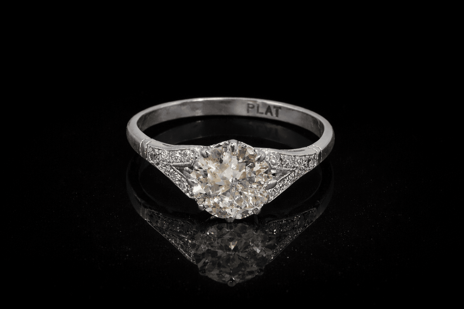 1.65 Carat Natural Diamond Ring | Platinum | RRP £15,000 - Flamingo Gems