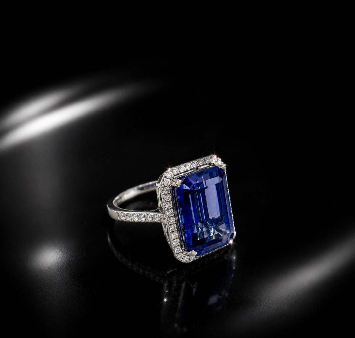 18ct White Gold 9.00 Ct Natural Tanzanite & 0.5 Ct Diamond Halo Ring - RRP £14,000 - Flamingo Gems