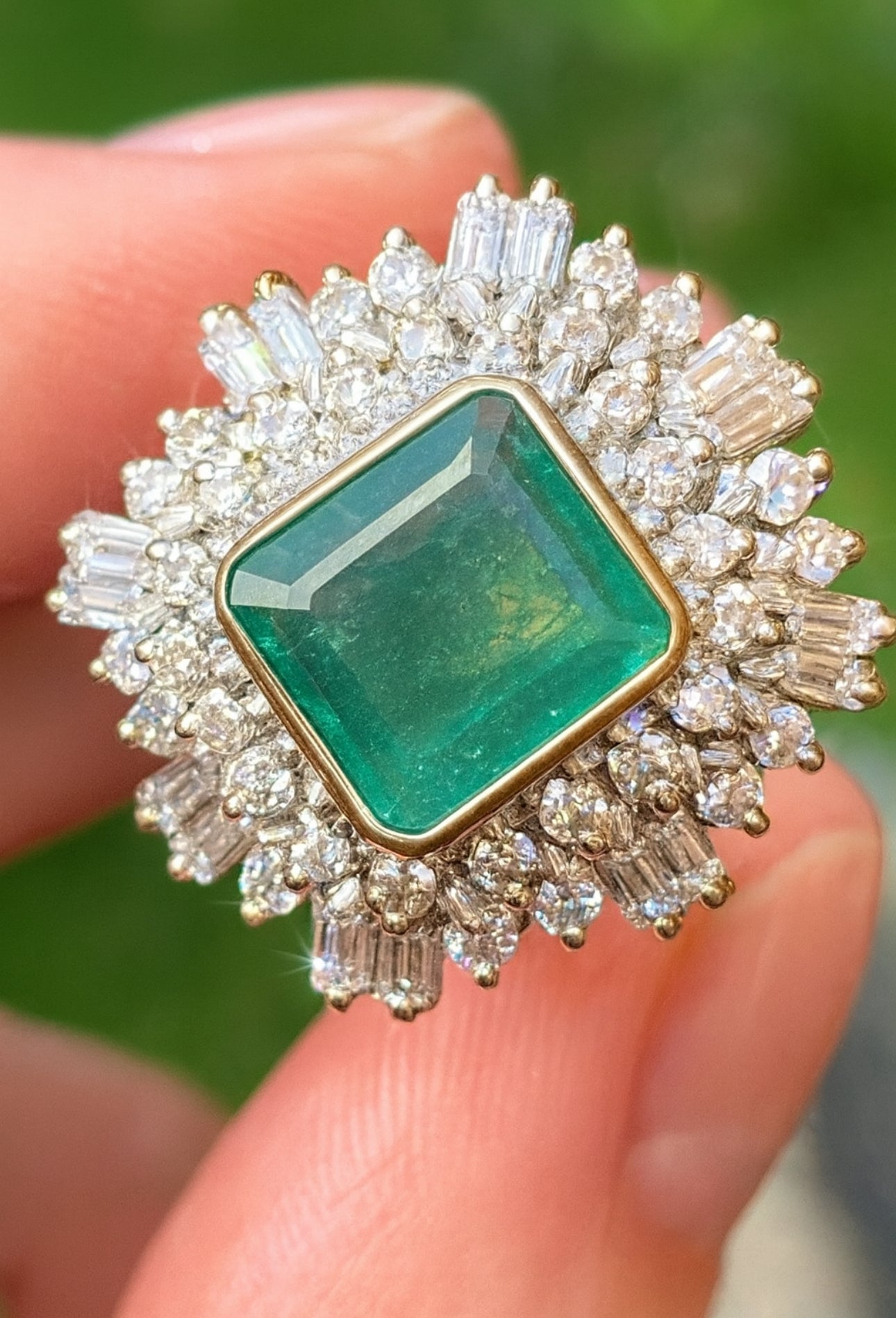 3.00ct Natural Emerald & 2.65 Ct Diamond Cluster Ring in 18K Gold 🌿 - Flamingo Gems