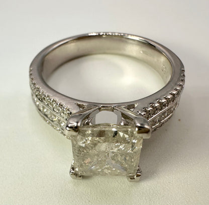 2.52 Carat Princess Cut Diamond Ring/18 Carat White Gold - WGI Certificate £13,500