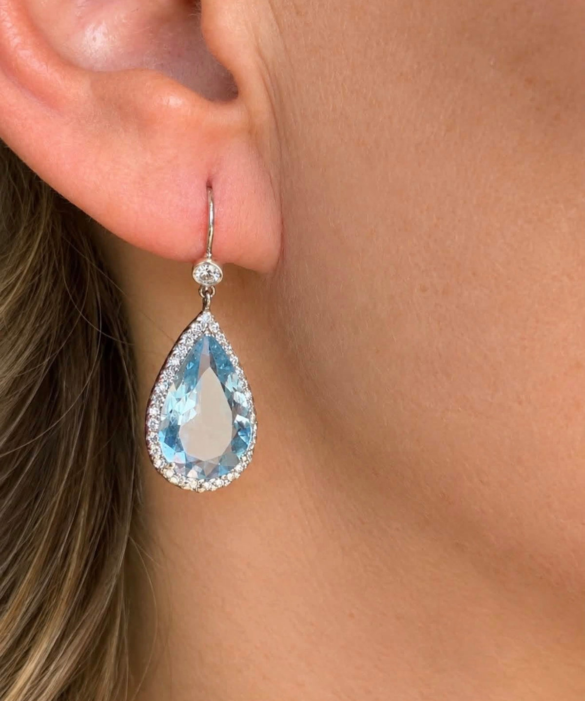 10.50 Ct Aquamarine,  0.45 Ct Natural Diamond Earrings - 18K Gold - RRP £12,500