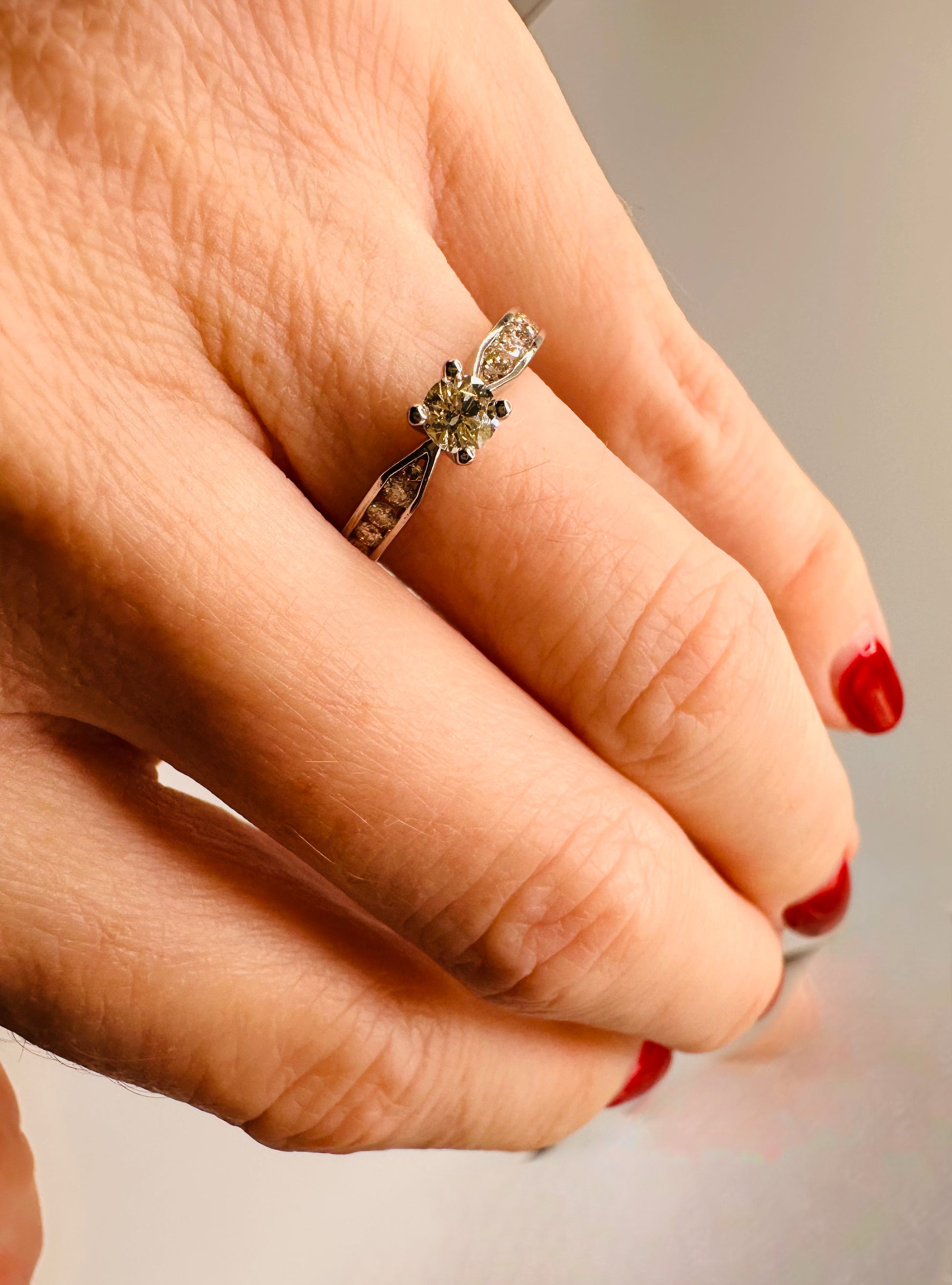 9 carat 2025 gold diamond ring