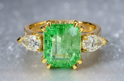 REDUCED - 4.06 Ct Natural Emerald and 1.30 Ct Natural Diamond Ring - 18K Yellow Gold, WGI Certificate £14,800