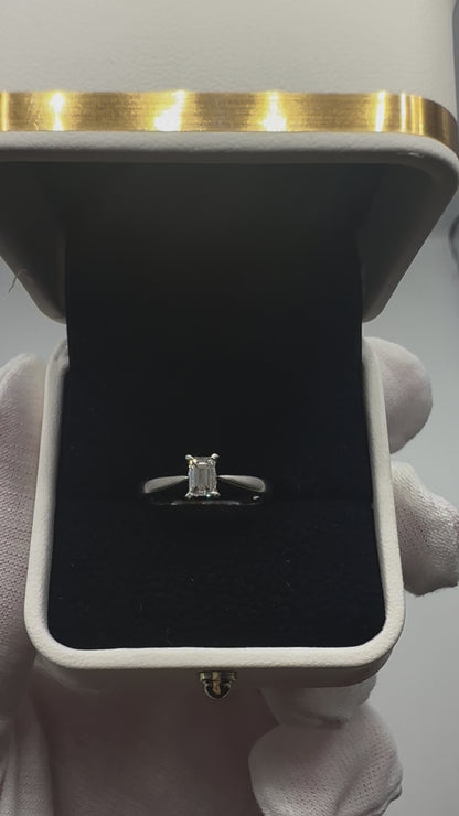 0.42 Carat VS1 Diamond Emerald Cut Diamond Ring in Platinum - WGI Certificate £2000