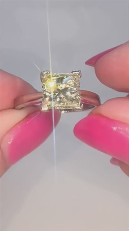 2.77 Ct Princess Cut Natural Diamond Ring - VS1 Clarity - Platinum - WGI Valuation £26,700