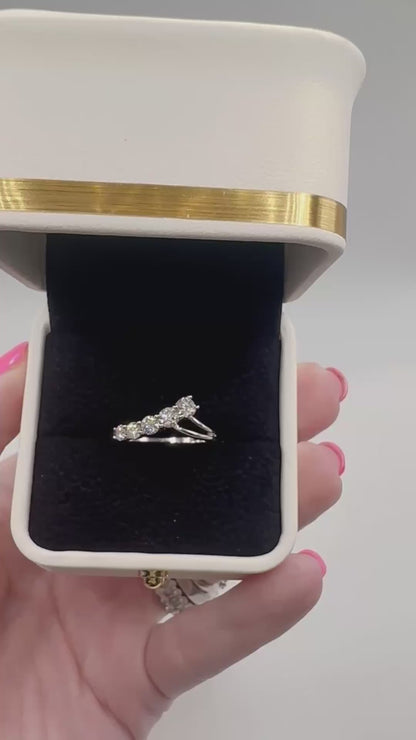0.60 Ct, 18Ct White Gold Natural Diamond Ring - WGI Certificate £2,500