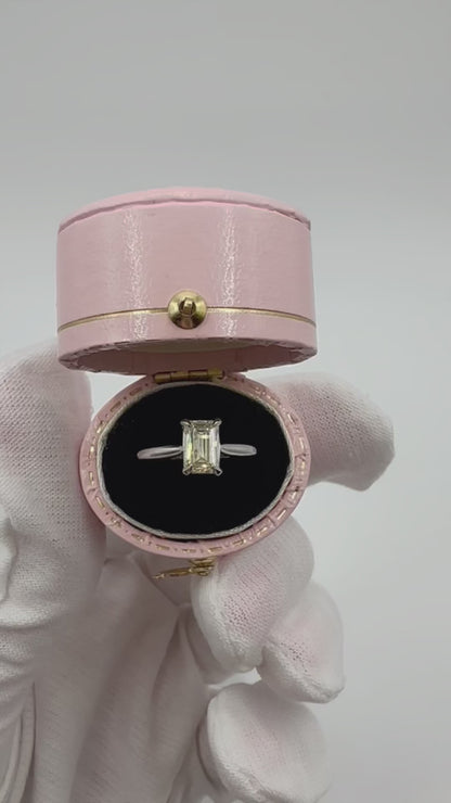 0.90 Ct Natural VVS2 Diamond Ring, GIA and WGI Certificate - £8,500