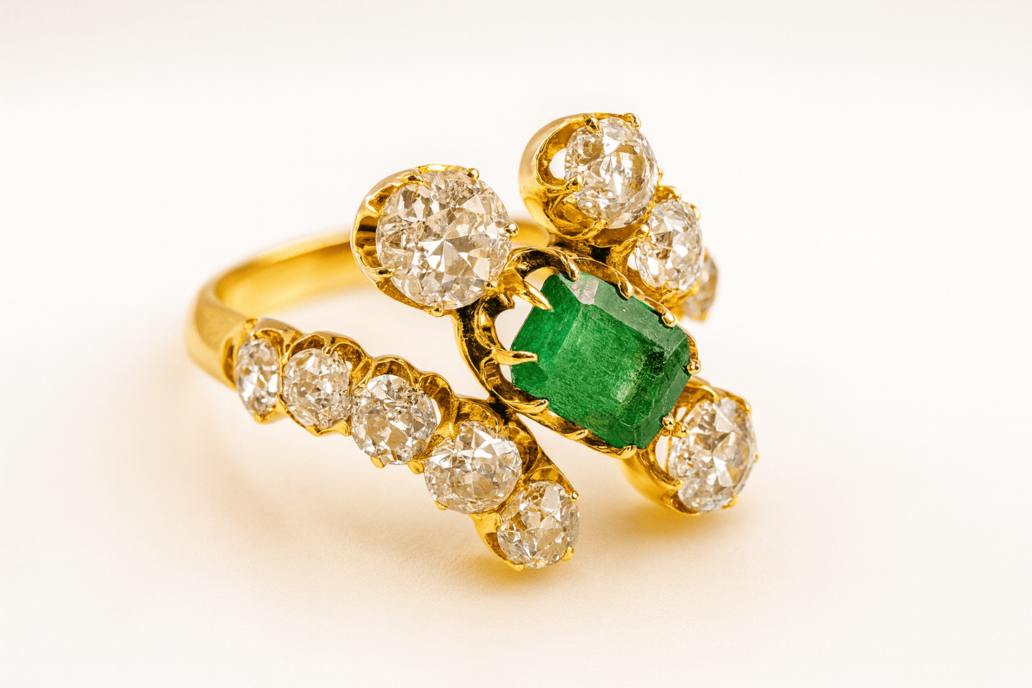 👑 “Queen Victoria” — 1.00ct Emerald • 2.25ct Old Cut Diamonds • 15ct Gold — The Emerald Empress of the Victorian Era 💚✨ - 15 Ct Gold - WGI Valuation £9,500 - Flamingo Gems