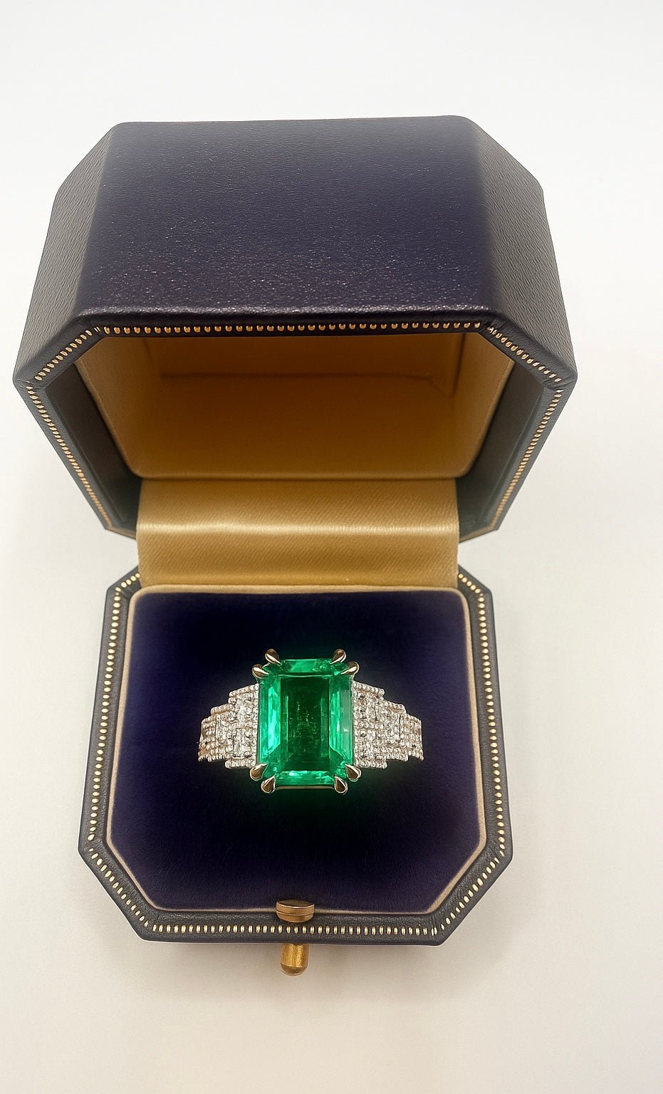 Reduced - 4.45 Carat Zambian Emerald and 0.40 Carat Natural Diamond Ring - Platinum - WGI Certificate £12,500 - Flamingo Gems
